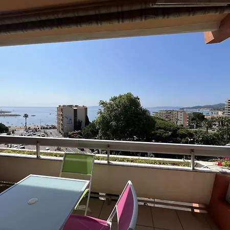 Cosy Au Lavandou Avec Terrasse Et Parking - Fr-1-308-73 アパート